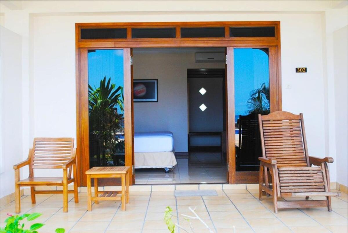 Lombok Beach Hotel Montongbuwoh Ngoại thất bức ảnh