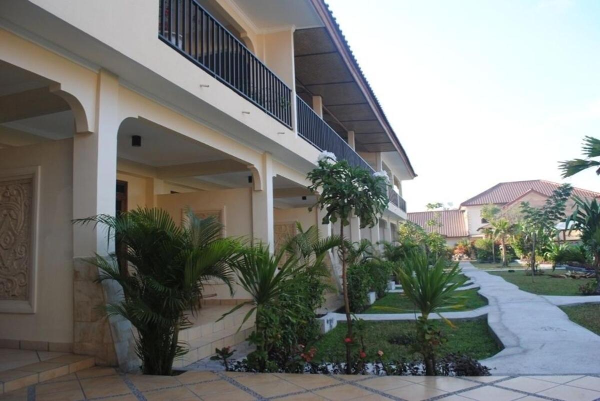 Lombok Beach Hotel Montongbuwoh Ngoại thất bức ảnh