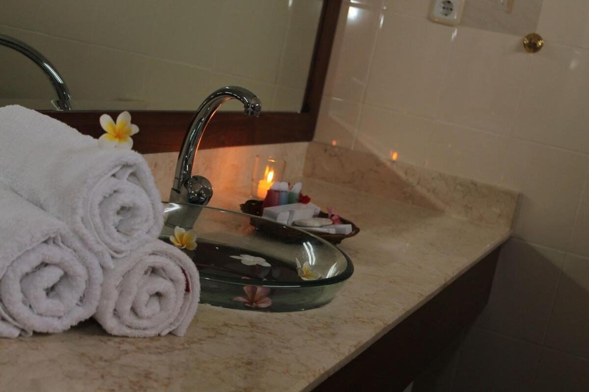 Lombok Beach Hotel Montongbuwoh Ngoại thất bức ảnh